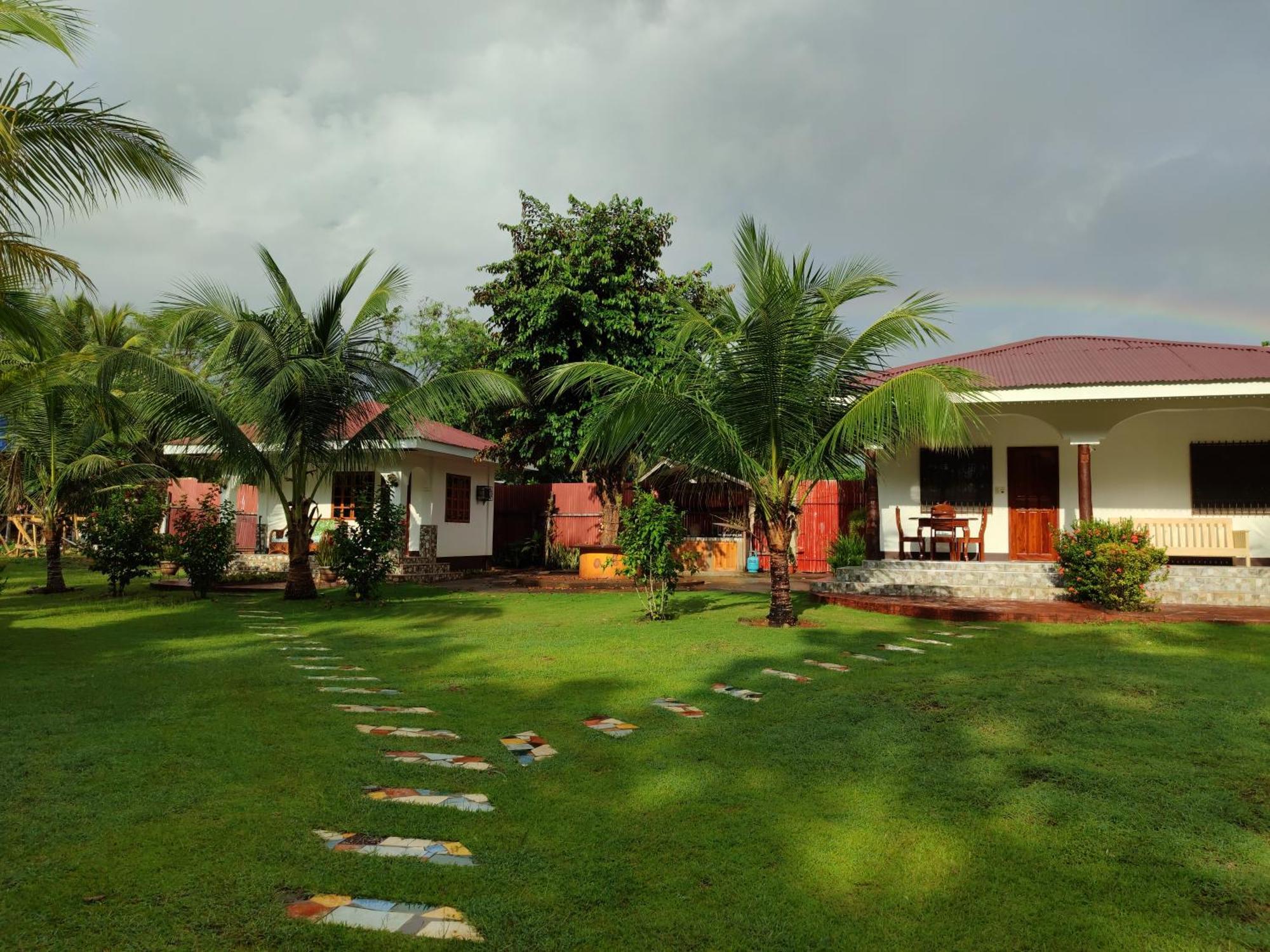 E&N Paradise Island Resort Siquijor Bagian luar foto
