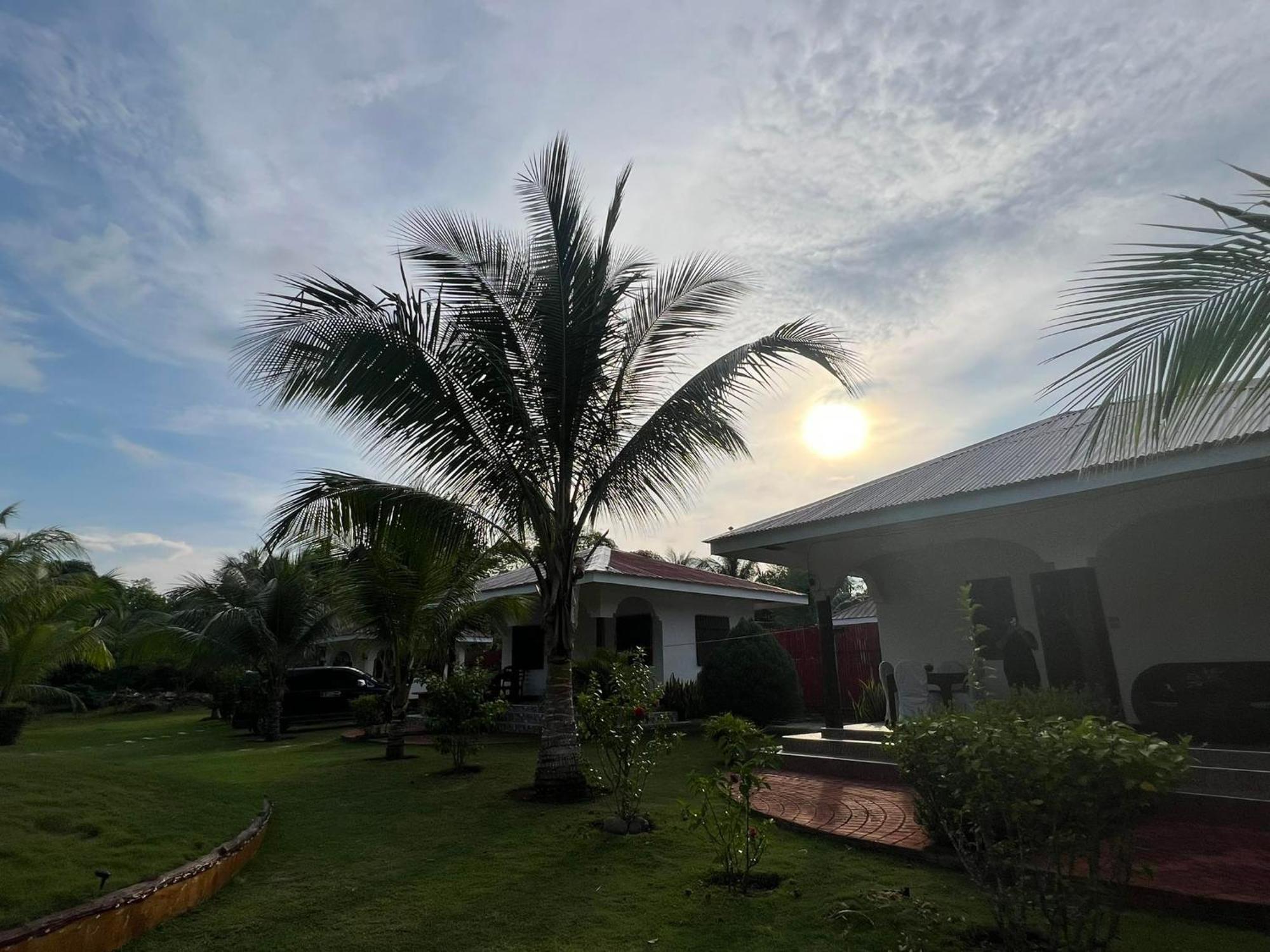 E&N Paradise Island Resort Siquijor Bagian luar foto
